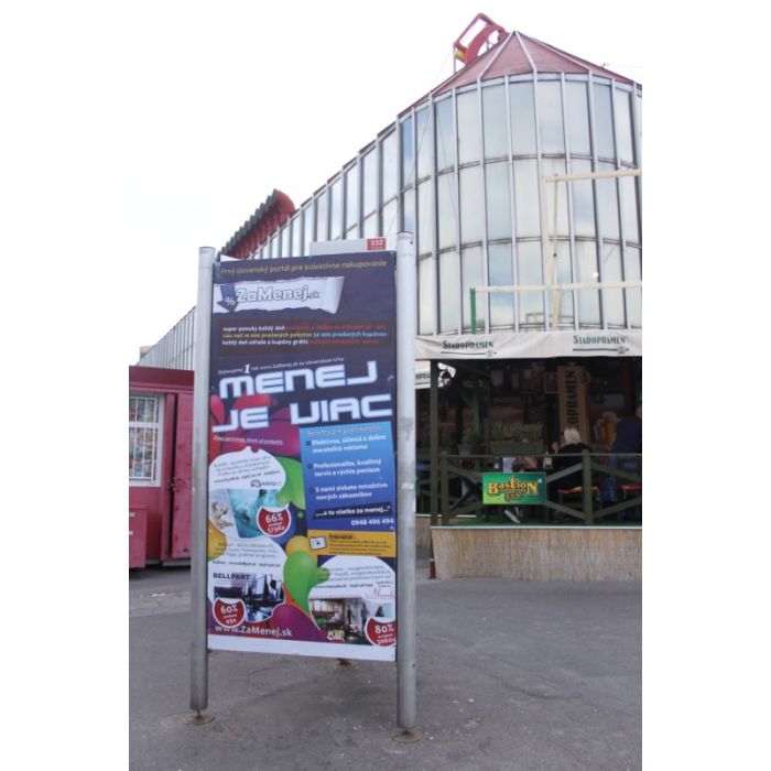 Wasserfestes Plakat auf der Trnavskom mýte