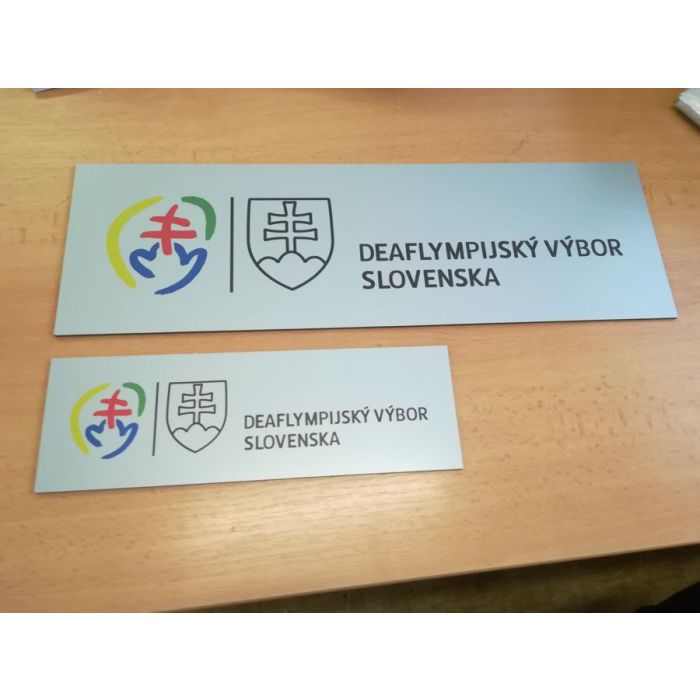 Zwei Aluminium-Werbetafeln für das slowakische Deaflympics-Team