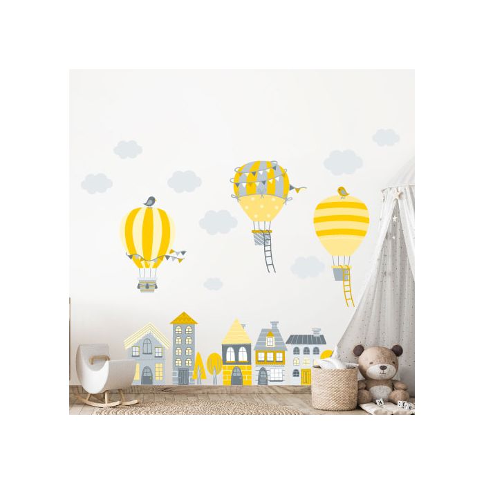 Heißluftballons über Häusern