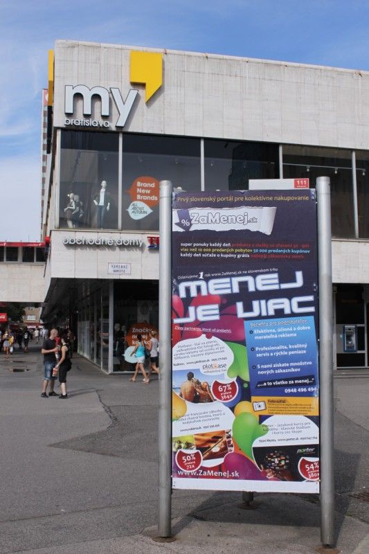 Werbeplakat am Kamennom námestí