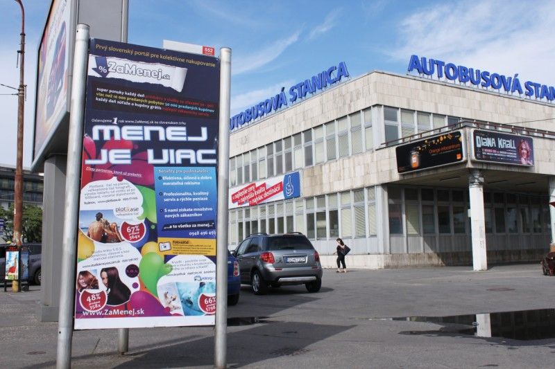 Poster 1,2 x 2,5 m am Busbahnhof