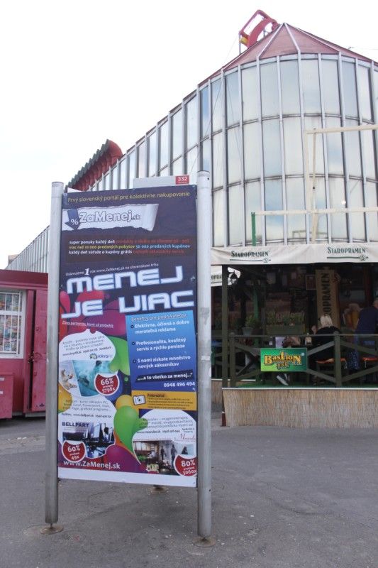 Wasserfestes Plakat auf der Trnavskom mýte