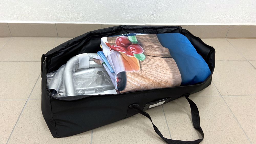 Präsentationswand aus stoff -  gefaltet in einer Tasche