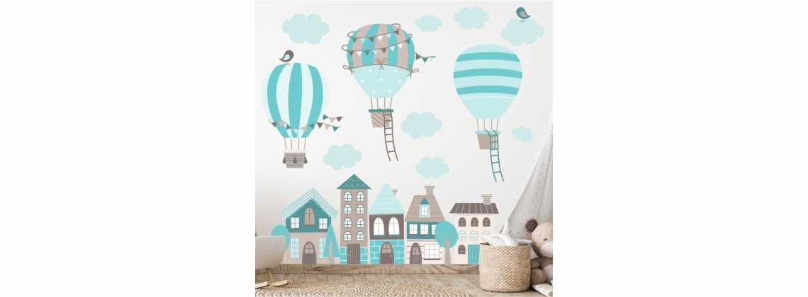 Heißluftballons über Häusern türkis
