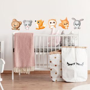Tiere über dem Babybett 