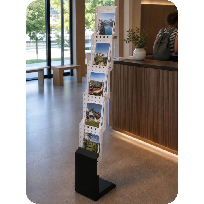 Prospektständer A4 – in einer Tourist-Information