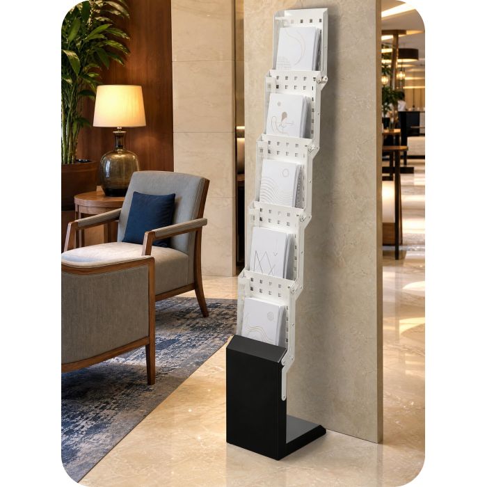 Prospektständer A4 – in einer Hotellobby