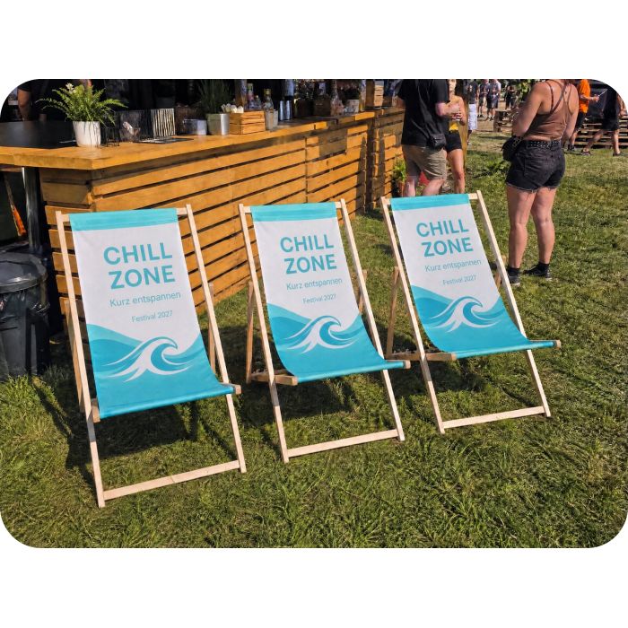 Liegestühle mit Druck – Chill-Zone auf einem Festival