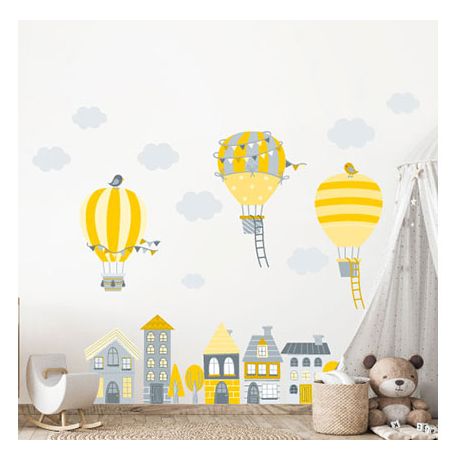 Heißluftballons über Häusern