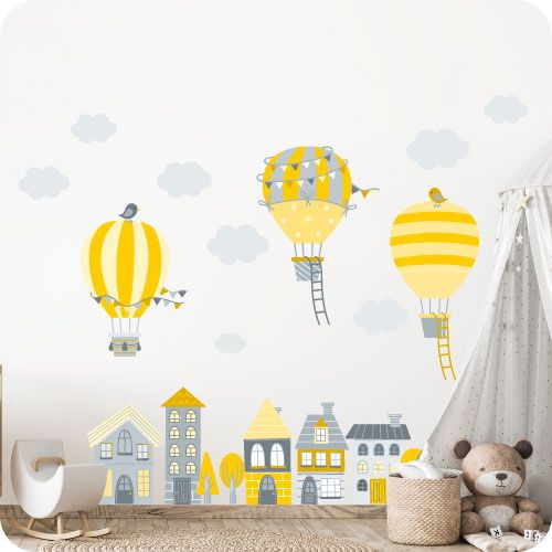 Heißluftballons über Häusern