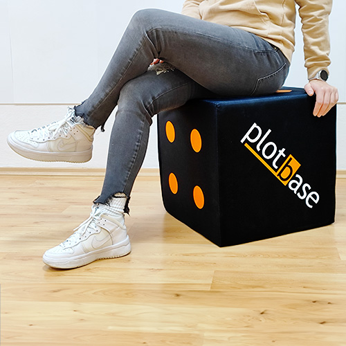 Sitzwürfel aus Schaumstoff als Möbelstück