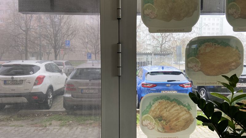 Fenster mit Folie und Fenster ohne Folie